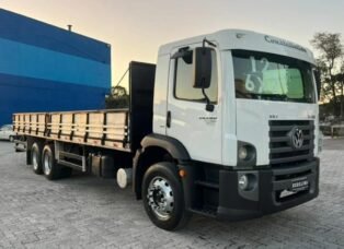 CAMINHÃO CARROCERIA 2